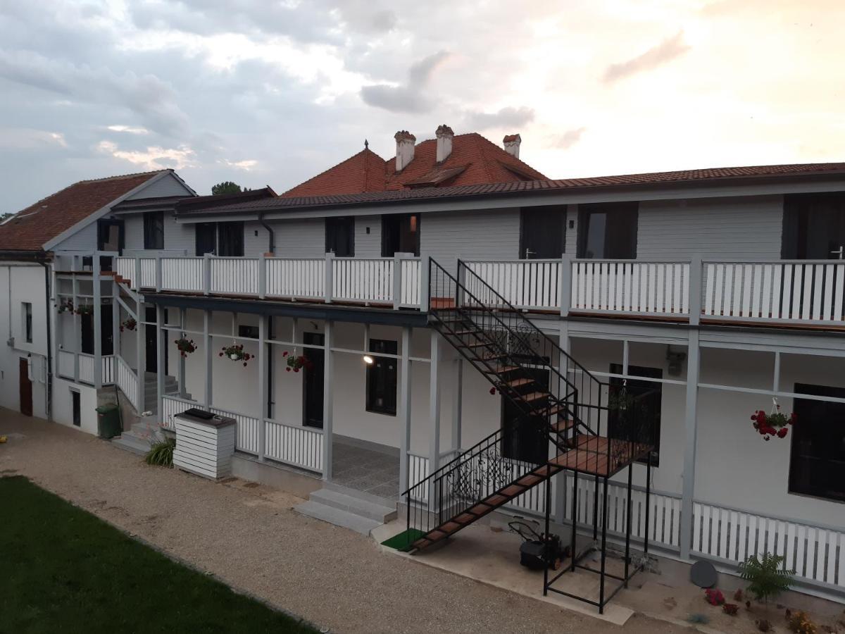 Casa J. Gusbeth Lejlighed Braşov Eksteriør billede