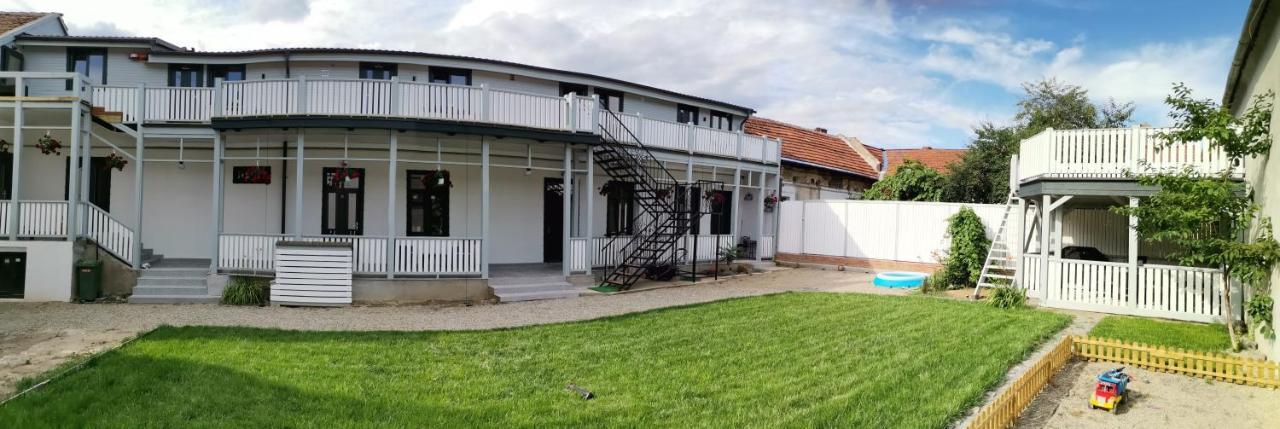 Casa J. Gusbeth Lejlighed Braşov Eksteriør billede
